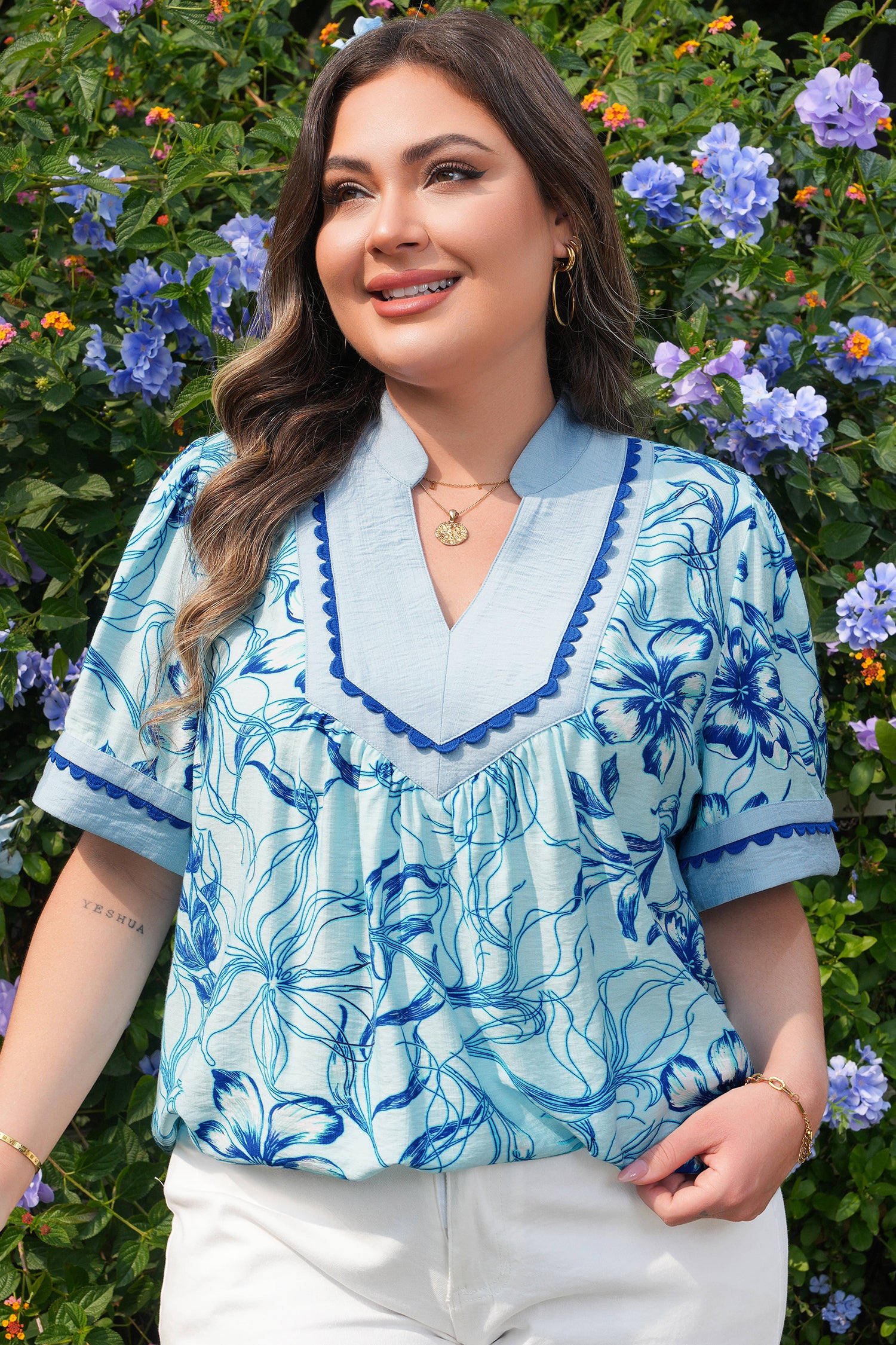 Sky Blue Plus Size Scalloped Trim Floral Short Sleeve Blouse